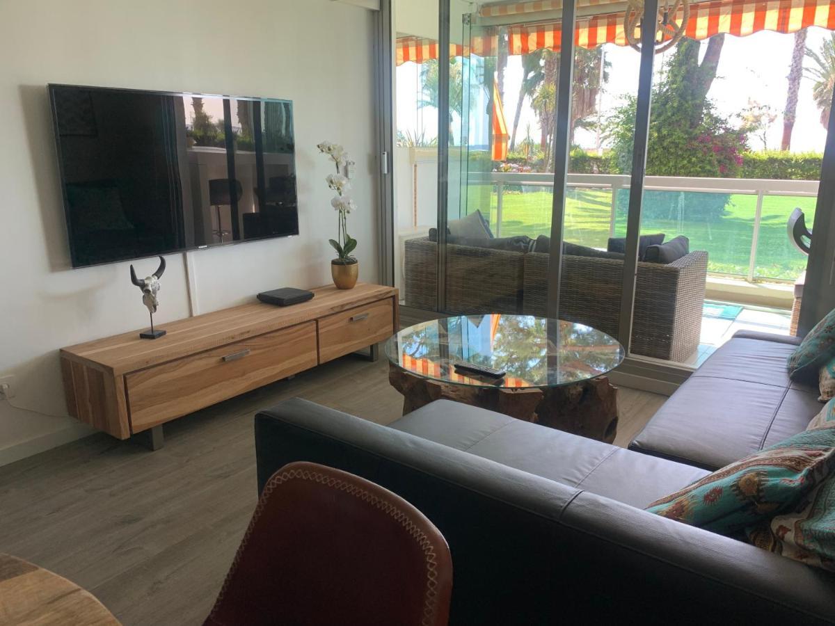 4-star Beachfront Appartment- Sea View Appartamento