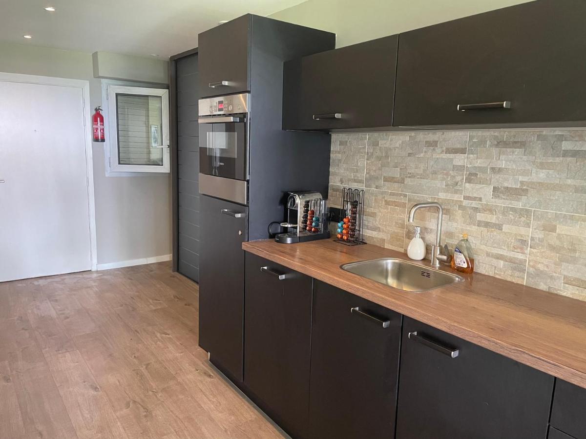 4-star Beachfront Appartment- Sea View Appartamento *